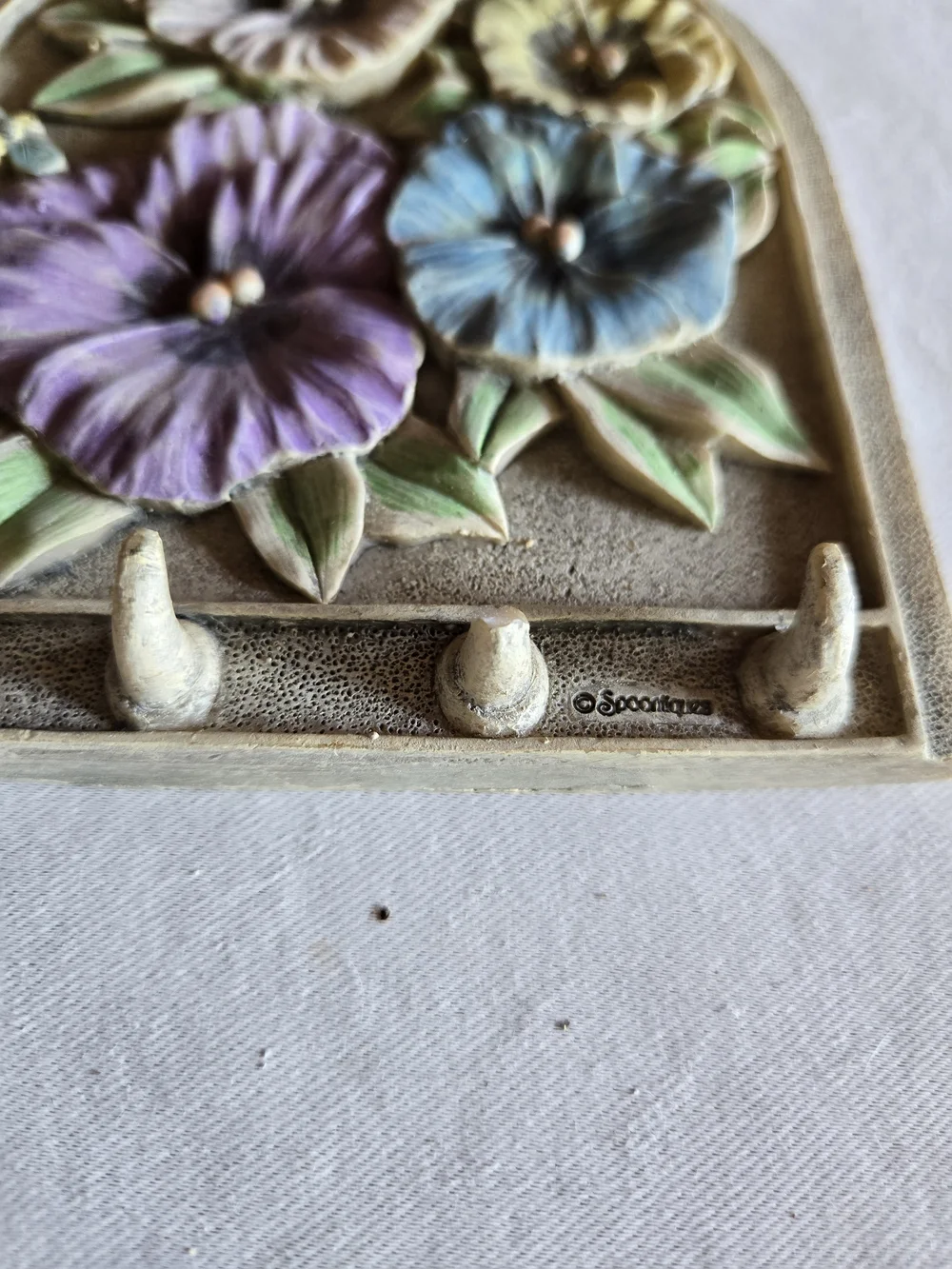 Floral Wall Hook Plaque in Pastel Colors *one broke hook*
